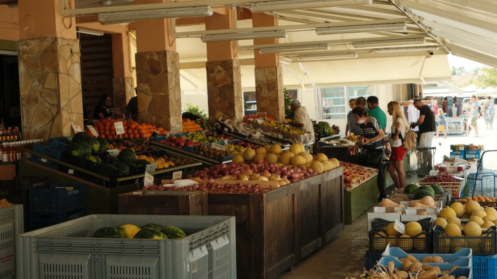 Les marchés hebdomadaires de village (laïki agora) : la vraie marge de manœuvre