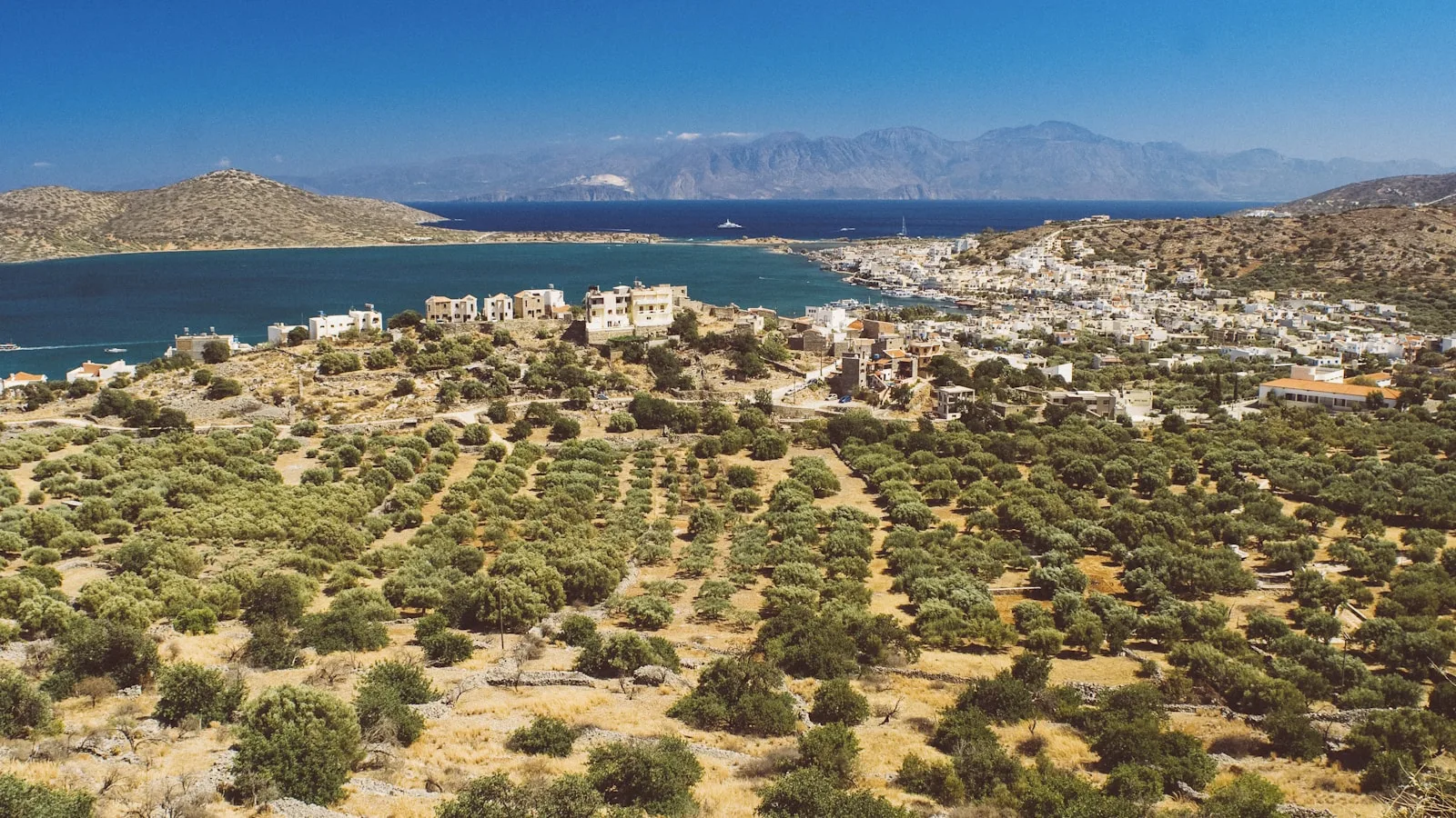 ️ Comprendre la géographie d'Elounda avant de réserver