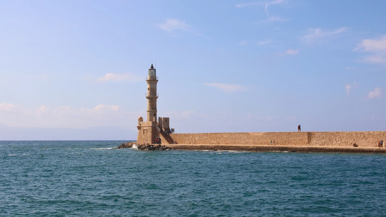 Le port vénitien et le phare : l'image emblématique de La Canée