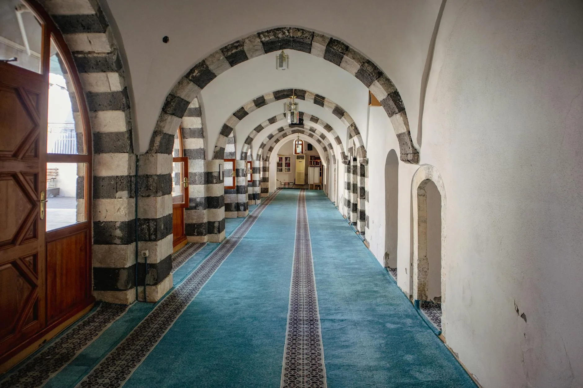 La vieille ville ottomane : ruelles, mosquée et maison de Napoléon